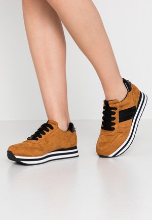 Baskets basses - cognac