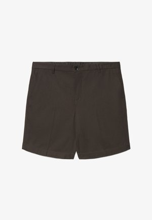 Dunkelbraune, maßgeschneiderte Shorts mit Gürtelschlaufen, vorderem Knopfverschluss, Seitentaschen und vorderen Bügelfalten auf weißem Hintergrund.