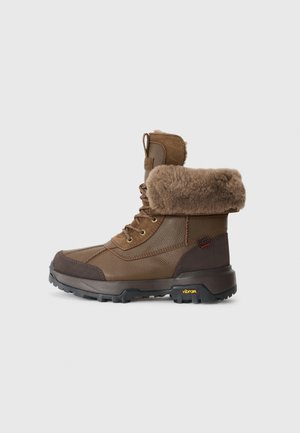 UGG ADIRONDACK - Vinterstøvler - dark toffee