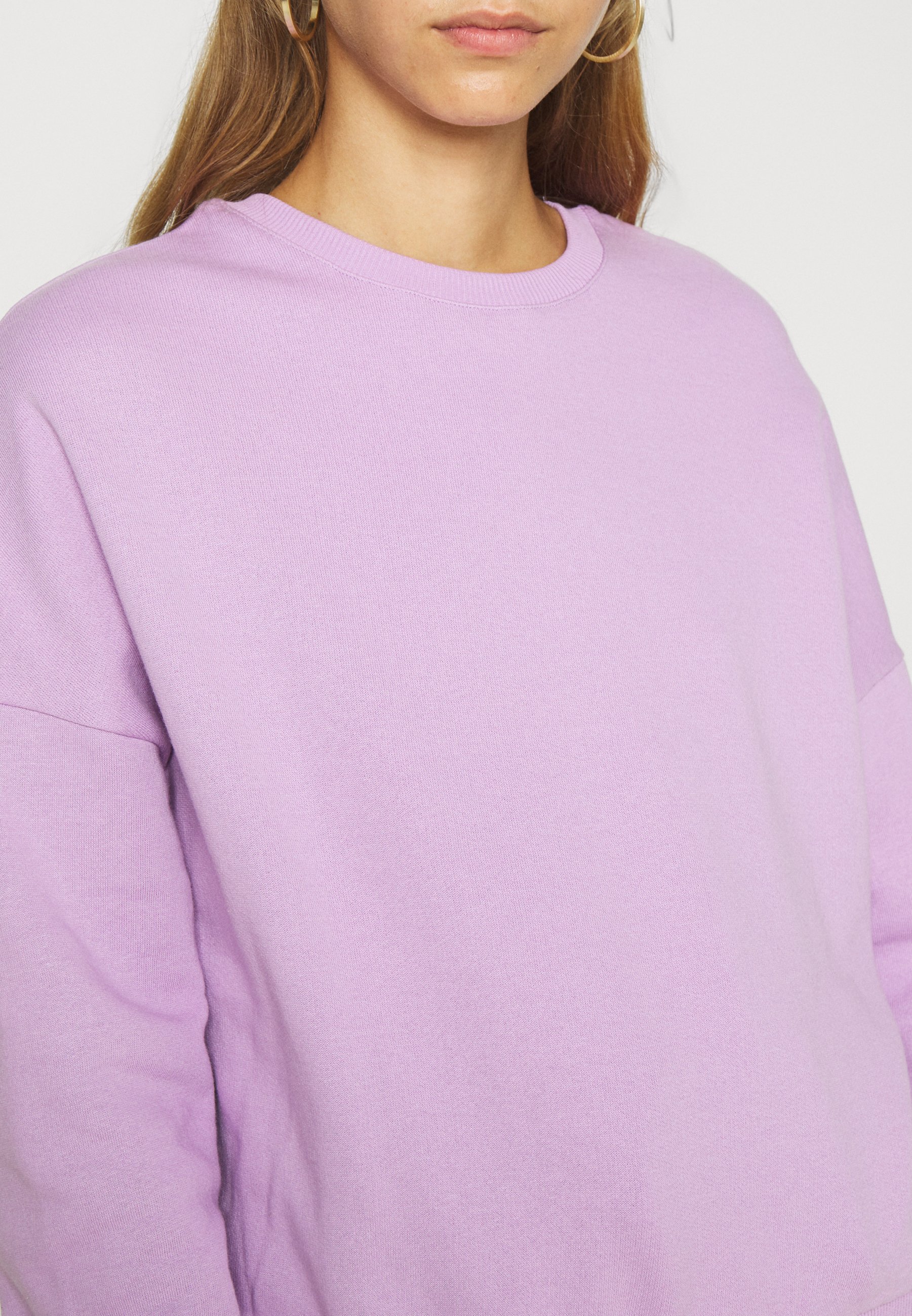 lilac sweatshirt
