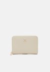CHIC - Wallet - classic beige