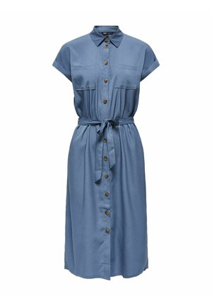 Robe chemise midi bleue à manches courtes, boutonnée sur le devant, avec poches poitrine et ceinture à nouer à la taille.