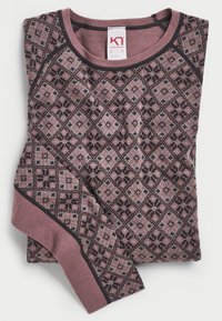 Pullover in gedämpftem Pink mit schwarzen geometrischen Mustern. Verfügt über einen runden Halsausschnitt, lange Ärmel und kontrastierende Nähte.