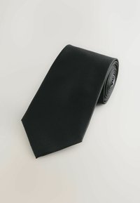 Papion din țesătură texturată, rulat. Are o formă clasică îngustă, cu vârf ascuțit. Design simplu, potrivit pentru ocazii formale.