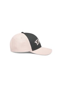 Kaps med svart front og lys rosa bak, med "YAY" brodert i hvitt. Strukturert design med bøyd skjerm og justerbar stropp.
