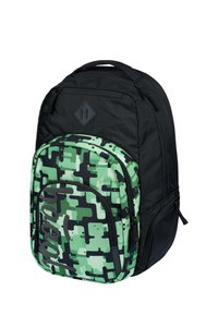 Zaino nero con una tasca anteriore a camuffamento verde e nero. Presenta zip, una finitura testurizzata e una toppa con logo a forma di diamante.