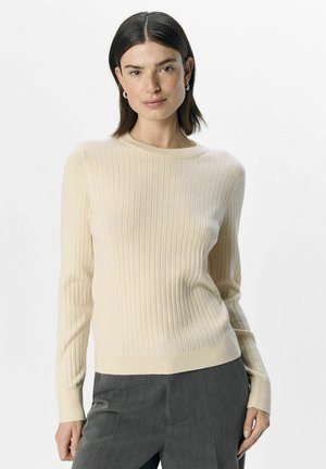 Suéter beige de canalé con mangas largas, escote redondo y diseño ajustado. Textura suave, tejido liso y un ligero estiramiento en todo el suéter.