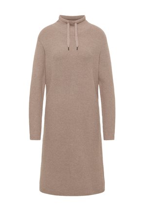 Pletené šaty v světle béžové barvě s vysokým límcem a stahovací šňůrkou. Mají dlouhé rukávy a rovný střih, který zajišťuje volný a pohodlný vzhled.