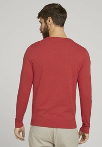 TOM TAILOR CREW NECK  - Strickpullover - coral melange