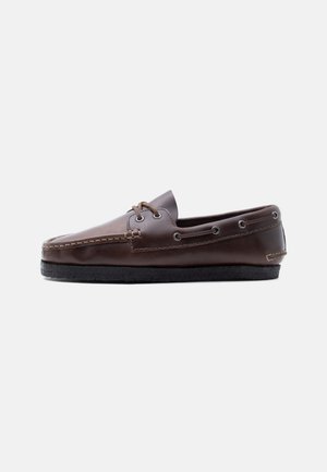 Clarks Originals GODNEY - Chaussures bateau - brown