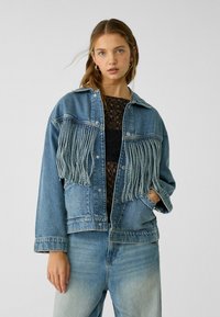 Stradivarius WITH FRINGING Veste en jean laser denim