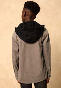 Next REGULAR FIT  - Lehká bunda - stone