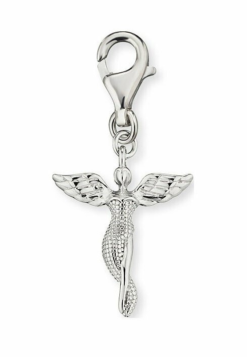 Ciondolo in argento raffigurante una figura alata con dettagli intricati, attaccato a un moschettone girevole per un facile attacco.