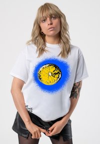 Paradiso Clothing THE STONE ROSES BLUE LEMON - Print T-shirt - white