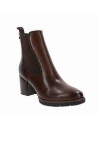 Bottine en cuir marron avec un bout arrondi, des panneaux latéraux élastiques, un talon empilé et des accents texturés sur le talon.