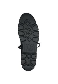 Semelle de chaussure en caoutchouc noir avec un motif texturé, des motifs croisés, un logo central et un design de préhension proéminent pour une meilleure traction.