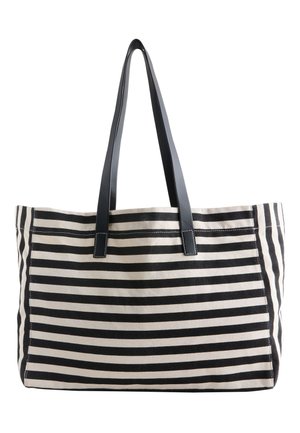 Sac fourre-tout à rayures horizontales noires et blanches avec deux longues anses noires, forme rectangulaire et texture en tissu.