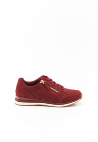 Sneaker rossa con un mix di materiali suede e mesh, un motivo a nido d'ape testurizzato e un dettaglio decorativo con zip laterale. Suola in gomma.