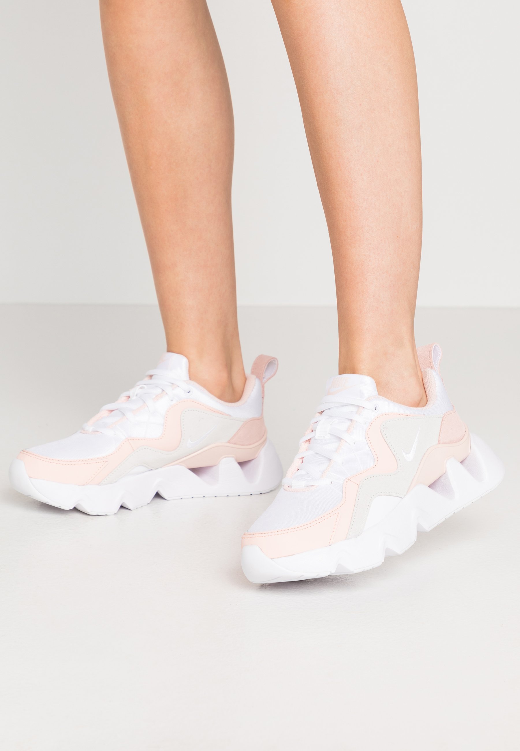 Nike Sportswear RYZ Joggesko whitewashed coralsummit Nike Sportswear Joggesko summit whiteviolet ashaura