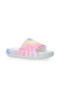 Skluzavá sandál se vzorem tie-dye v pastelových barvách růžové, žluté a modré; měkký texturovaný svršek a bílá gumová podrážka.