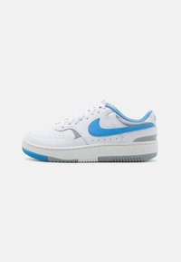 Nike Sportswear GAMMA FORCE - Tenisice - white/university blue/light smoke grey/summit white