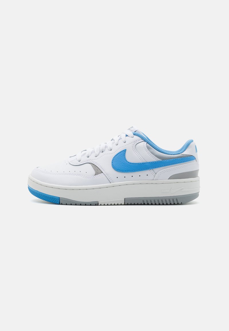 Nike Sportswear GAMMA FORCE - Tenisice - white/university blue/light smoke grey/summit white