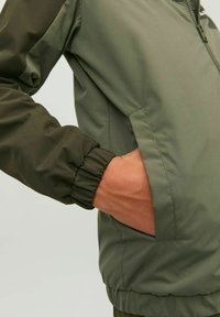 Jack & Jones Junior KAPUZE - Allvädersjacka - forest night