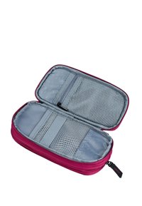 Custodia rosa con zip e interno grigio, dotata di tasche in rete, cinghie elastiche e superfici lisce, progettata per organizzare piccoli oggetti.