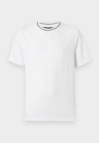 Λευκό βαμβακερό t-shirt με στρογγυλή λαιμόκοψη με μαύρο περίγραμμα και κοντά μανίκια, με ομαλή υφή και χωρίς εμφανή σχέδια ή γραφικά.