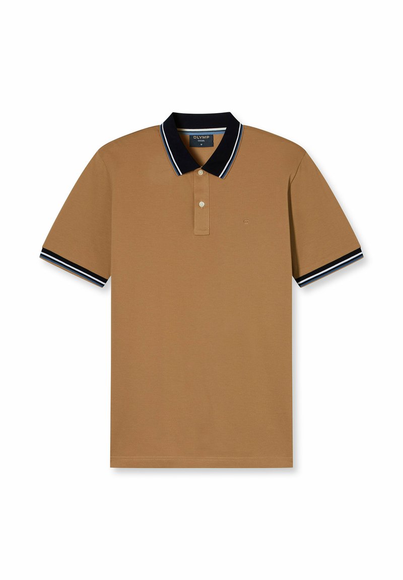 Polo marrone con colletto nero e accenti a righe blu navy. Presenta tre bottoni e maniche corte per un fit classico. Texture liscia.