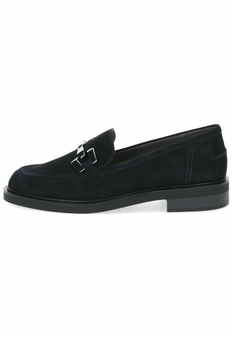 Mocasini din suede navy cu vârf rotunjit, accesorii decorative din argint și talpă texturată. Toc jos cu garnituri și detalii de cusătură curate.