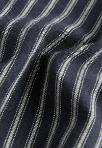 Thumbnail Image 7