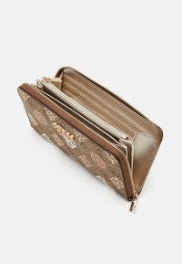 Guess ELIETTE LOGO - Punge - latte multi