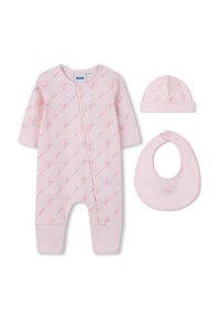 Body en coton rose à manches longues, avec un motif répétitif de petits visages d'animaux, accompagné d'un chapeau et d'un bavoir assortis.