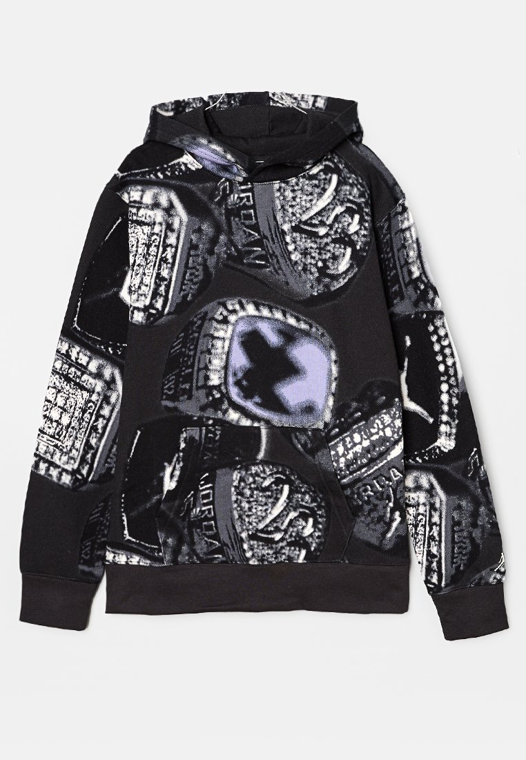 Schwarzer Hoodie mit Allover-Druck detaillierter Basketball-Meisterschaftsrings in Grau- und Weißtönen, ausgestattet mit einer Front-Kängurutasche und Kapuze.