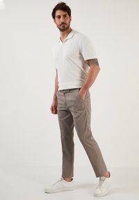 Buratti REGULAR FIT - Nohavice - grey