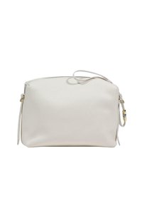 Witte leren ritstasje met een licht gestructureerd oppervlak, voorzien van een bovenhandvat en goudkleurige hardware-accenten.