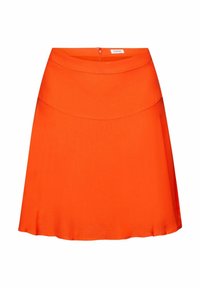 Oranssi hulmuava hame, joka on valmistettu sileästä kankaasta, ja siinä on korkea vyötärö sekä piilotettu vetoketju takana. Ei kuvioita tai koristeluita.