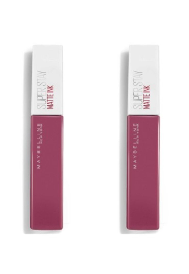 Deux tubes de rouge à lèvres liquide mat côte à côte. Chacun a une forme rectangulaire, des capuchons blancs et des corps rose-violet avec du texte noir et rouge.