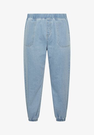 Jasnoniebieskie dżinsowe spodnie typu jogger z elastycznym pasem, przednimi kieszeniami naszywanymi oraz elastycznymi mankietami przy kostkach.