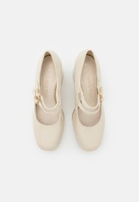 Marco Tozzi Platform magas sarkúk - cream