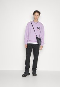 Obey Clothing HAUS MUSIK CREW - Sweatshirt - digital lavender