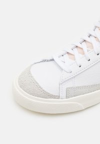 Nike Sportswear BLAZER '77 UNISEX - Sapatilhas de cano alto - white/dark teal green/sail/white/black/team orange