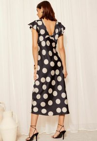 Friends Like These RUFFLE SLEEVE BIAS CUT MIDI  - REGULAR FIT - Denní šaty - black white