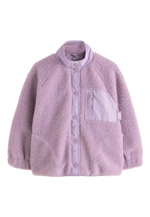 Világoslila polár dzseki patentos gombokkal, magas gallérral, elasztikus mandzsettákkal, illetve cipzáras mellzsebbel, elöl szövetcímkével.