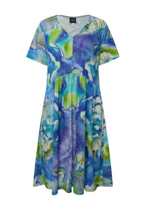 Šaty s krátkým rukávem, zdobené výstřihem do V, vyrobené z lehkého materiálu s modro-zeleným abstraktním květinovým vzorem a rozšířeným střihem.