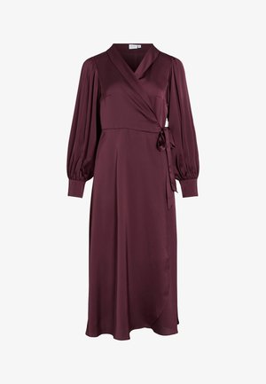 Vestito avvolgente bordeaux in tessuto di raso, con maniche lunghe a sbuffo, vita annodata e orlo fluente con spacco laterale.