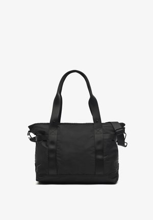 Črna najlon torba z dvema zgornjima ročajema, nastavljivim ramenskim trakom in zapiranjem na zadrgo. Ima gladko teksturo in minimalističen dizajn.