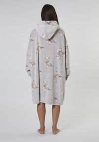 Huvtröja i överdimensionerad modell i mjuk grå fleece, med tryck av teddybjörnar och hjärtan. Designen är avslappnad med långa ärmar.
