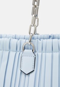KARL LAGERFELD KUSHION - Borsa a mano - arctic blue
